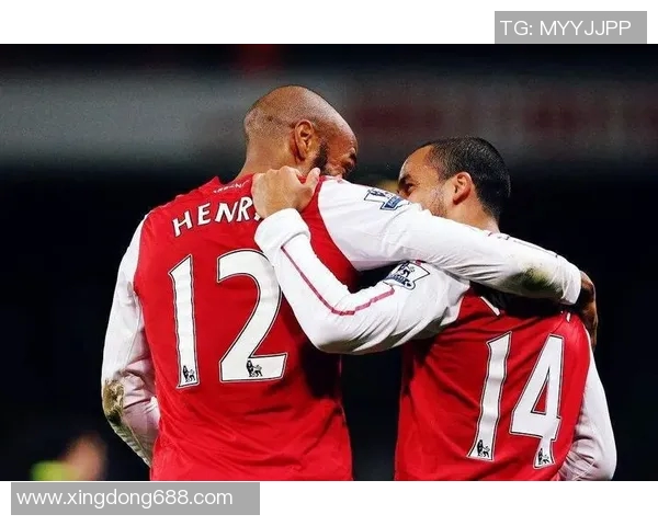 足球明星偶遇心中偶像瞬间感动与崇拜交织的奇妙时刻